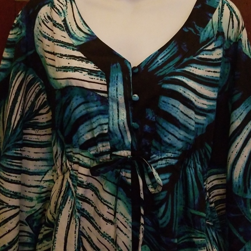 Beautiful Leaf Pattern Batwing Sleeve Blouse - image 2